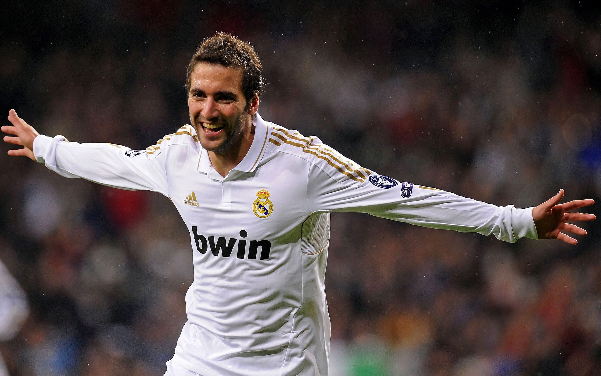 世界青年水上越野赛在珠海激烈展开